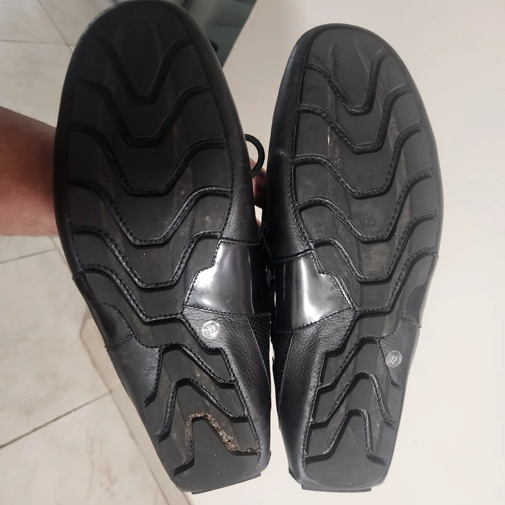 Gucci Black Leather Loafers with Red and Green Accents - Picture 4 of 4